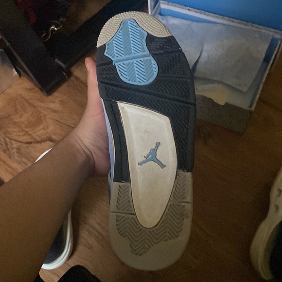 only worn 4-5 times need money for college class - Picture 6 of 6